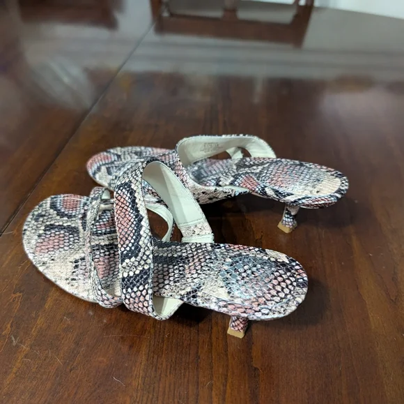 3/$30 Vince Camuto Snakeskin Sandals - Picture 3 of 6